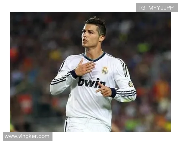 皇马主帅宣布离任，C罗遭球迷质疑引发球队动荡